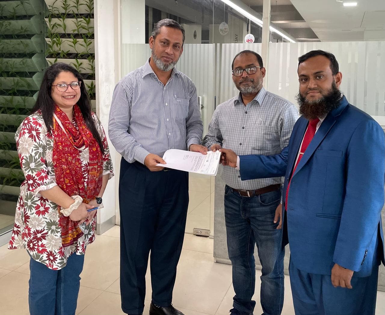 Claim settlement cheque handover to United Finance PLC